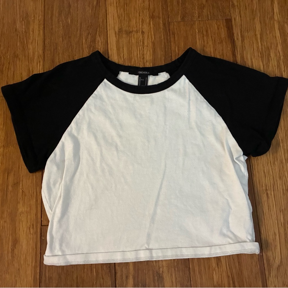 Forever 21 Black and White Short Sleeve Tees